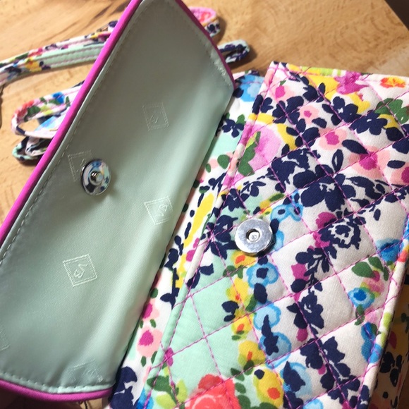Vera Bradley RFID All In One Crossbody - Picture 2 of 6